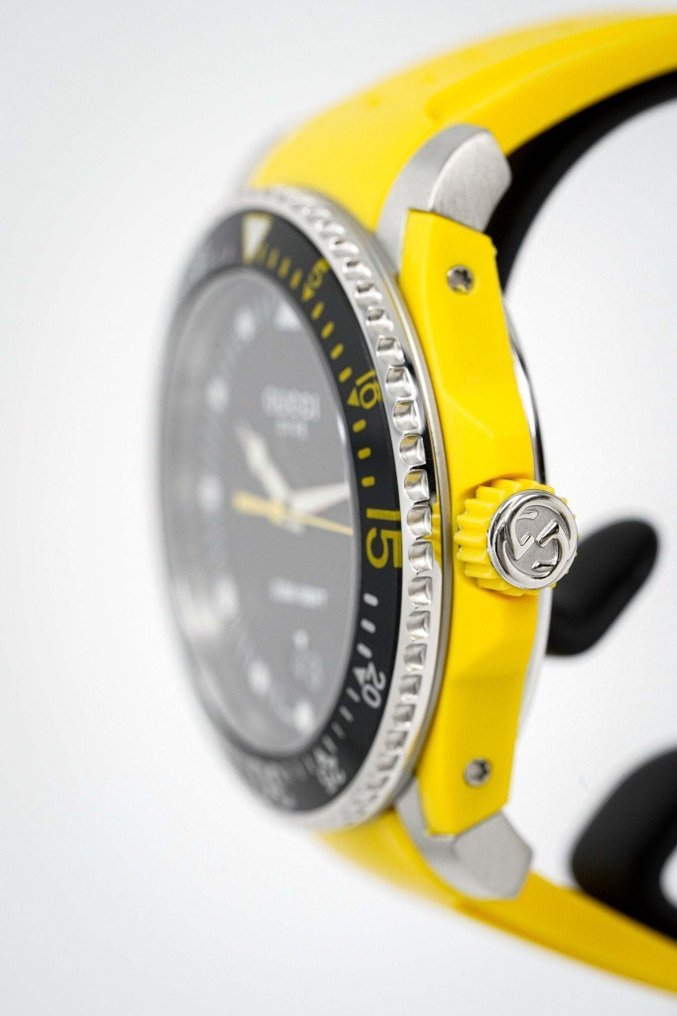 Gucci Dive Black Dial Yellow Rubber Strap Watch For Men - YA136319