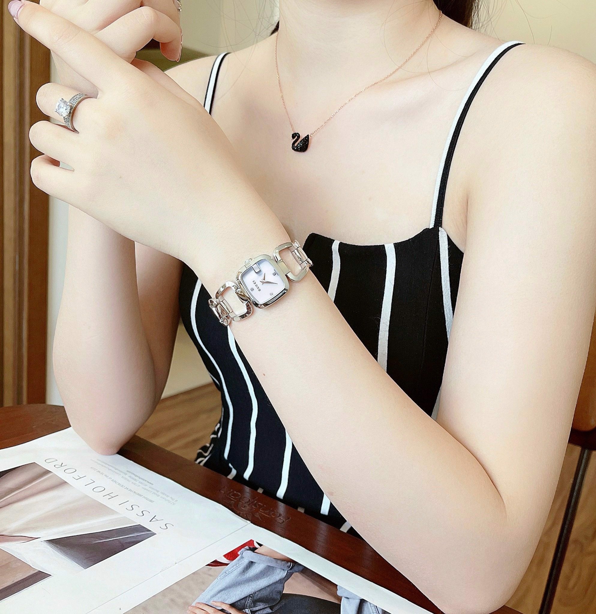 Gucci G Gucci Diamonds Mother of Pearl Dial Silver Steel Strap Watch For Women - YA125502